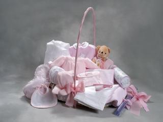 Canastillas para recién nacidos y bebés entre 100 y 200 €. Compra online en nuestra tienda canastillas para regalos de bebés y recién nacidos.