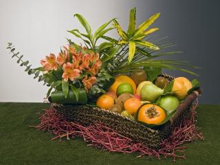 Cestas de frutas para regalar. Cestas de plantas para comprar de regalo para ese momento tan especial.